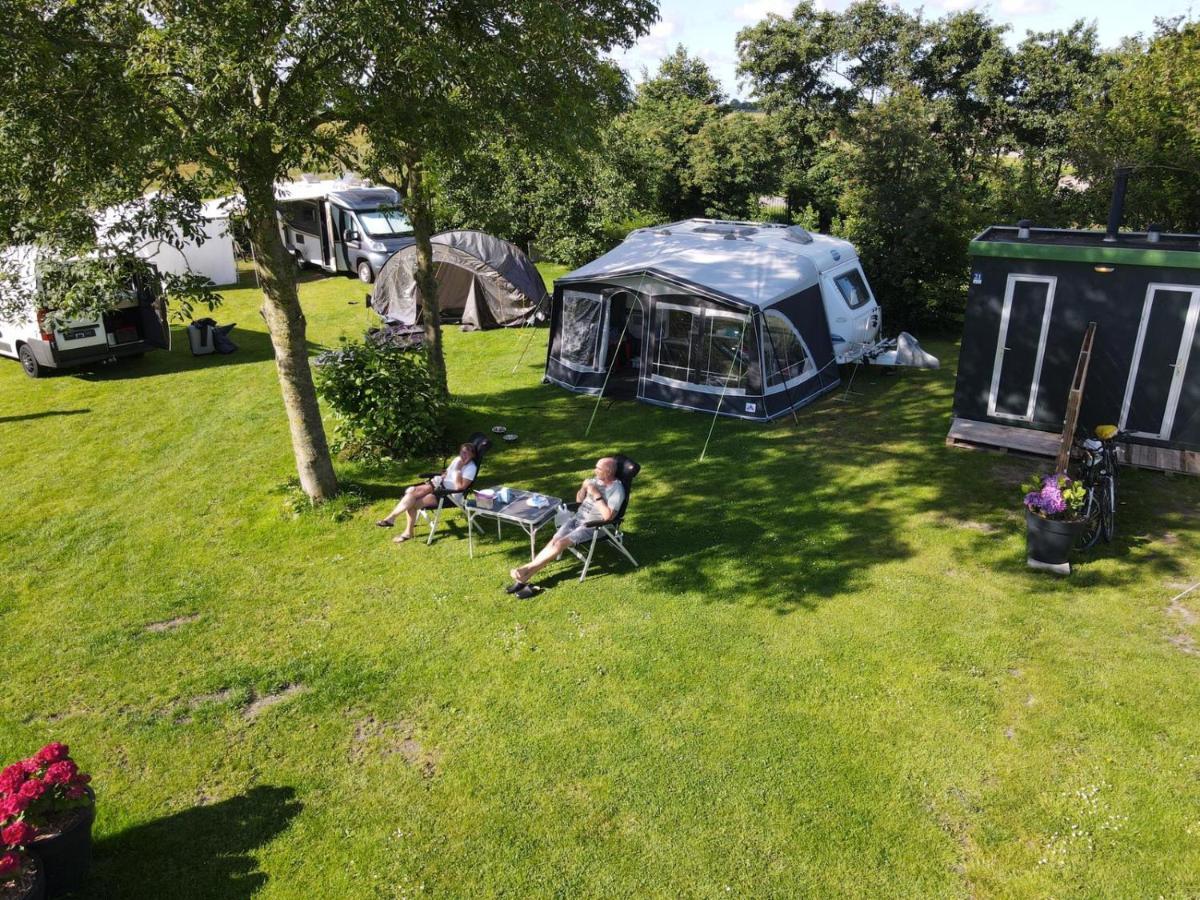 Breezand Camping De Tulpenweide Lege Kampeerplaats, Lege Plaats Op Het Gras Zonder Bed מראה חיצוני תמונה