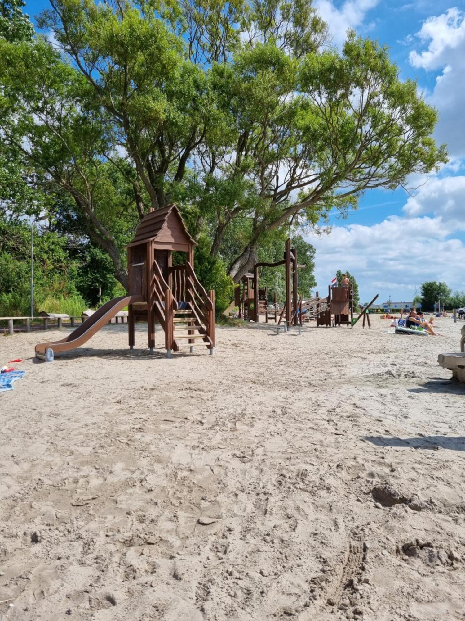 Breezand Camping De Tulpenweide Lege Kampeerplaats, Lege Plaats Op Het Gras Zonder Bed מראה חיצוני תמונה