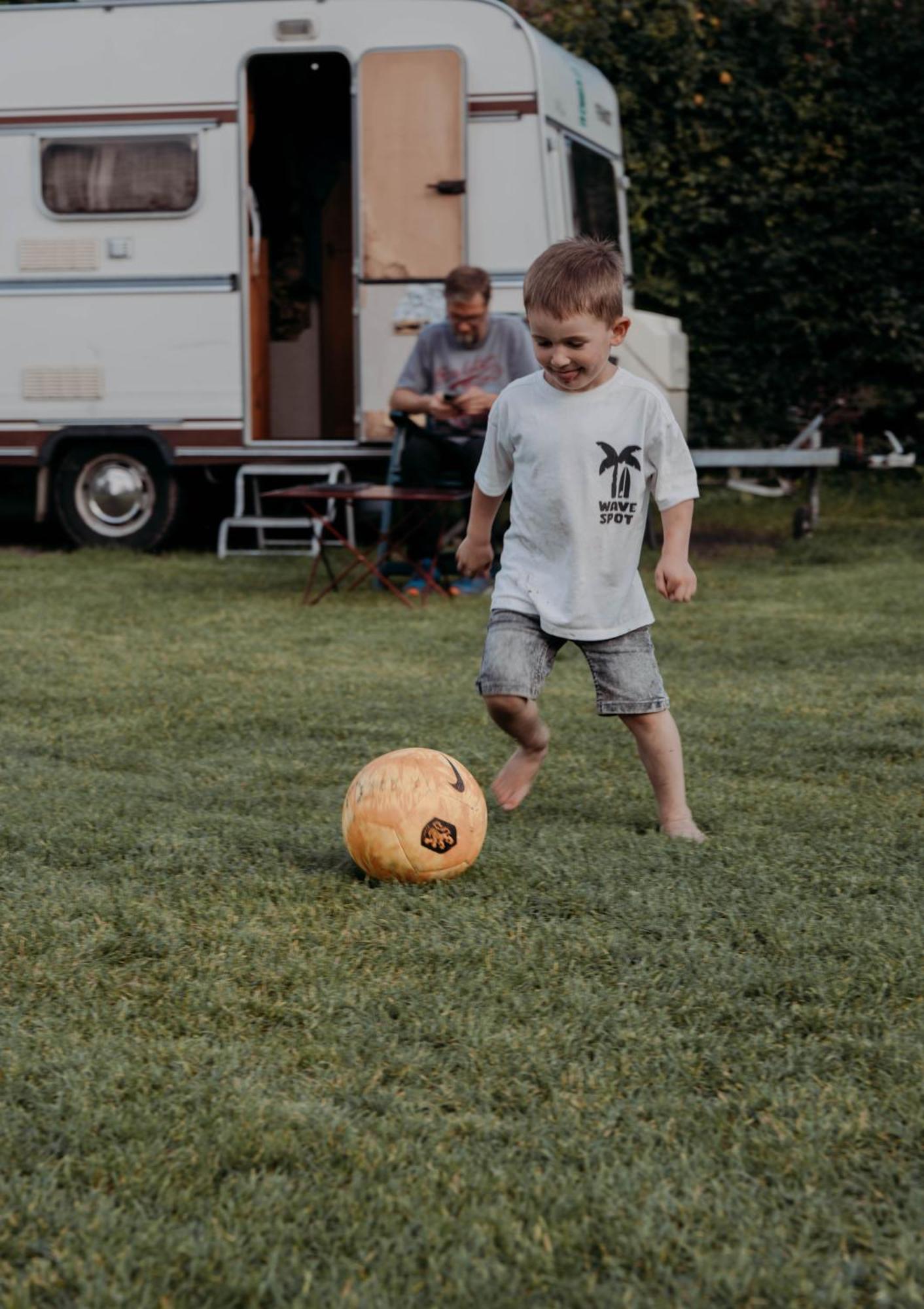 Breezand Camping De Tulpenweide Lege Kampeerplaats, Lege Plaats Op Het Gras Zonder Bed מראה חיצוני תמונה