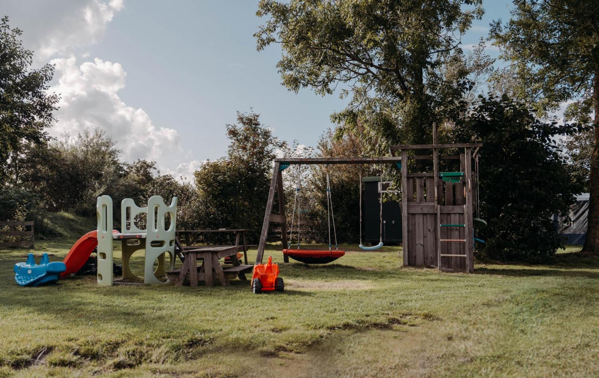 Breezand Camping De Tulpenweide Lege Kampeerplaats, Lege Plaats Op Het Gras Zonder Bed מראה חיצוני תמונה